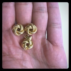 18 k Saudi Gold earrings and pendant